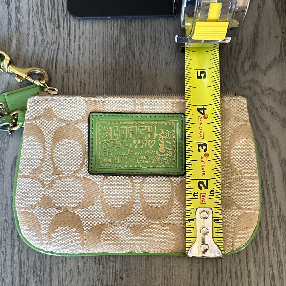 Coach Signature Canvas Wristlet Light Khaki Green Grass with Matching Tag - Picture 15 of 16